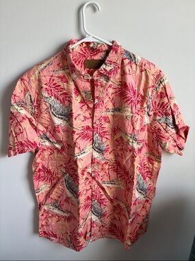 Casual Short-Sleeve Button-Down Shirt in Coral Tropical Print